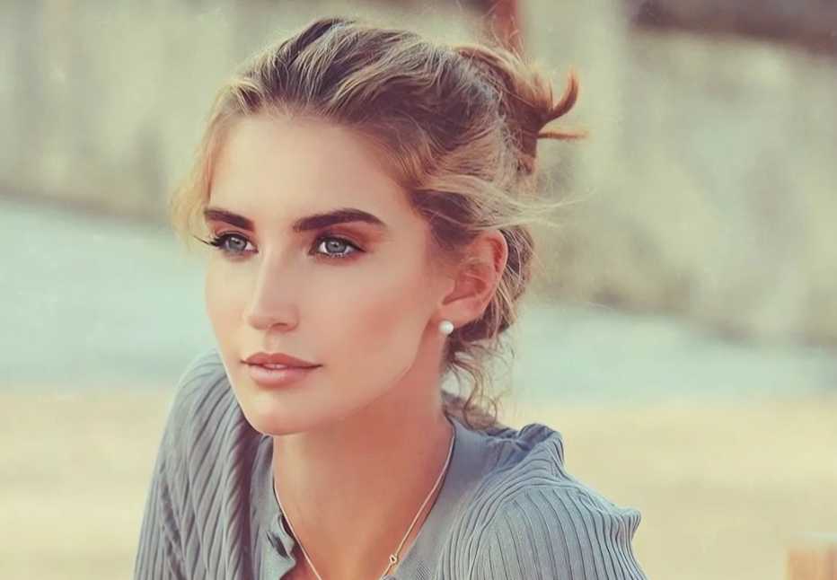 Vintage Train Tales: Amateur Model on a Nostalgic Journey 155