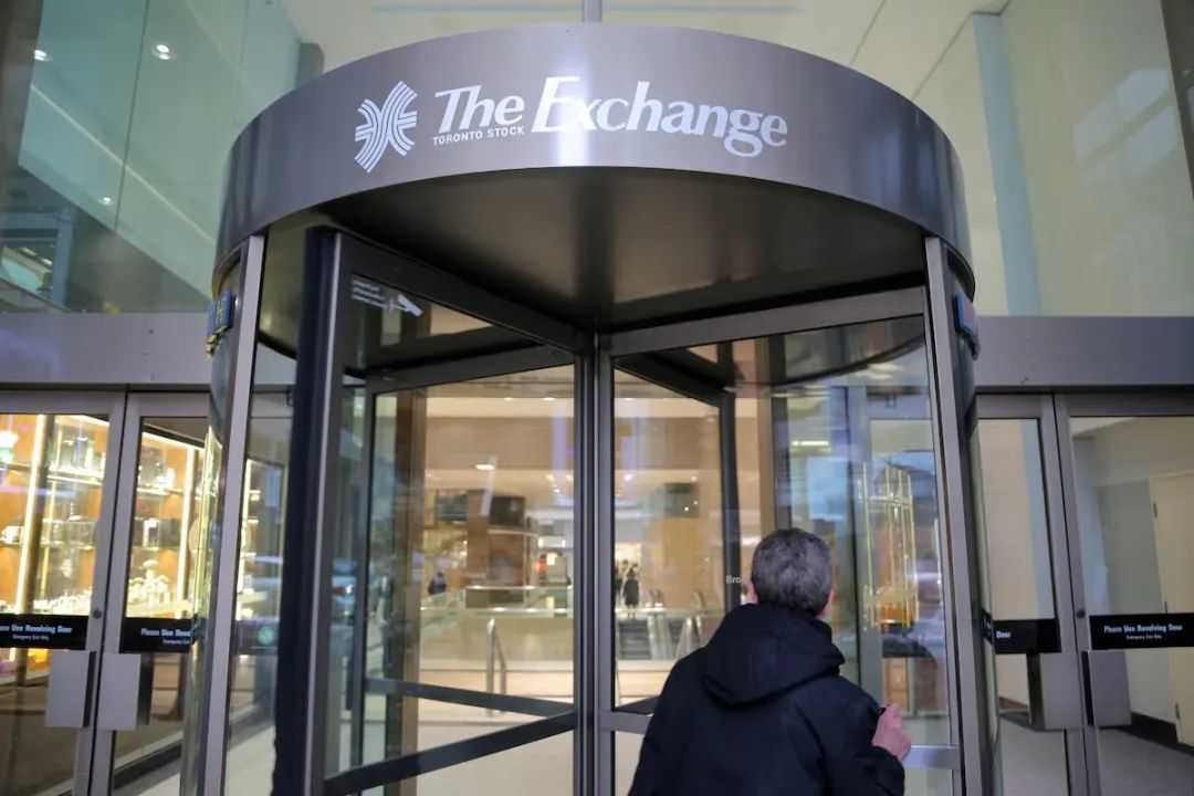 Canada's S&P/TSX Dips 0.2% as Mining Slides; Energy Gains Offer Partial Offset